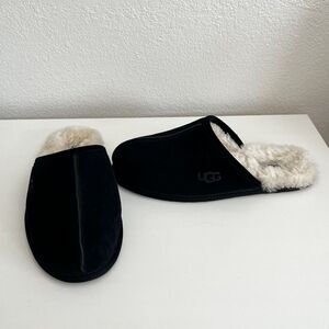 UGG Men's Scuff Slippers Slip On Black Suede Leather Sheepskin Size 12